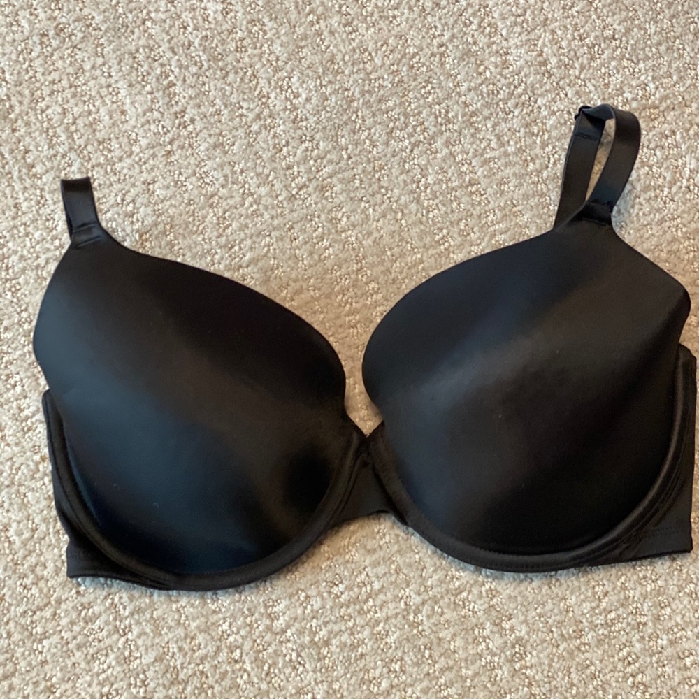 Pink Victoria’s Secret black bra 34dd